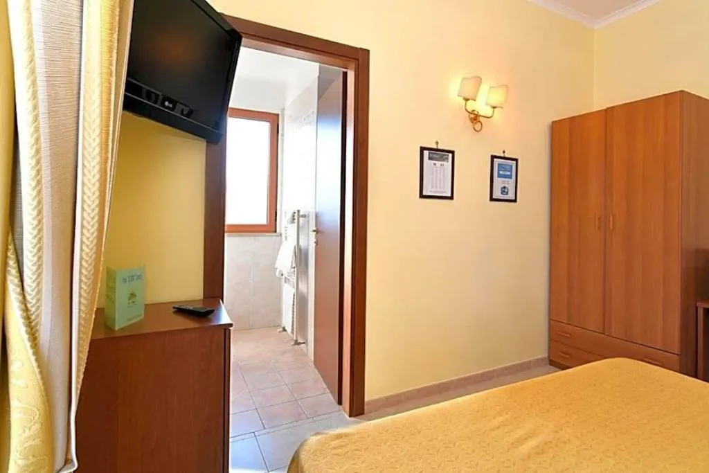Room, Il Nido, Naples