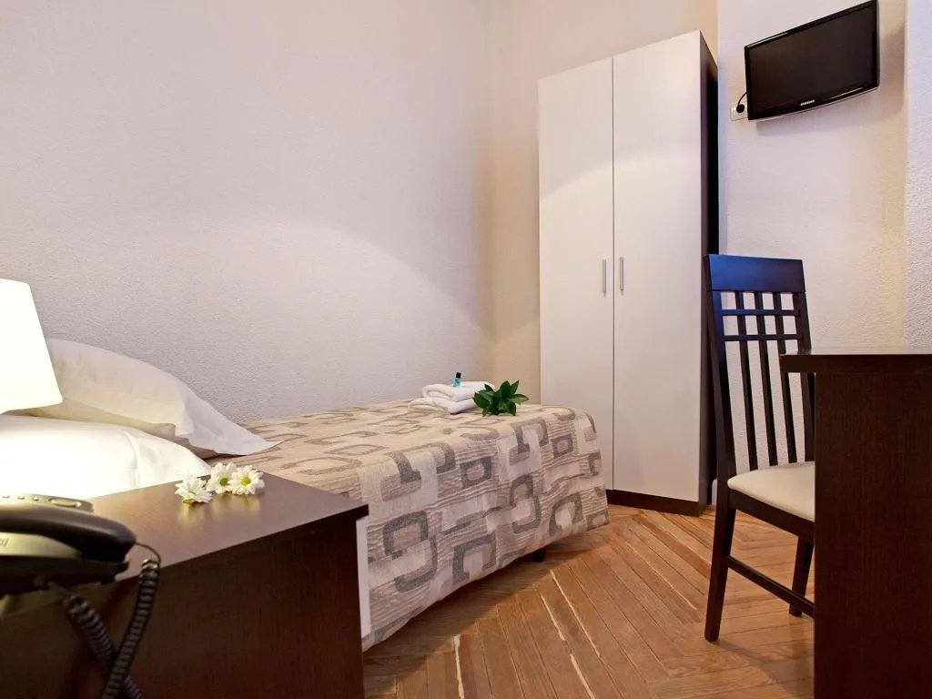 SINGLE STANDARD Room, Hostal Besaya, Madrid