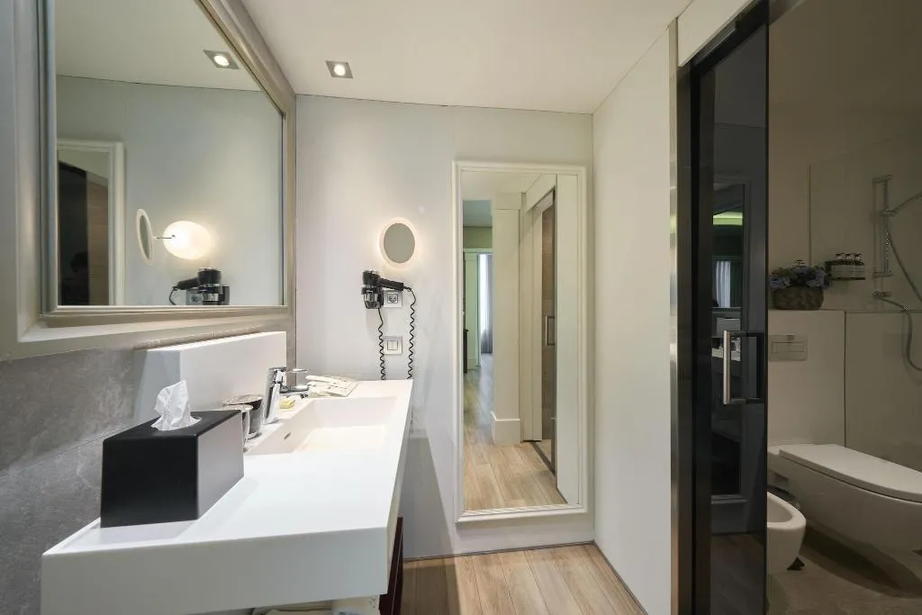 JUNIOR SUITE KING SIZE BED Room, Catalonia Passeig de Gracia, Barcelona