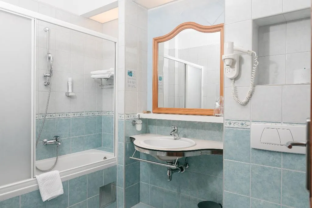 DOUBLE WITH BALCONY Room, Spongiola, Split