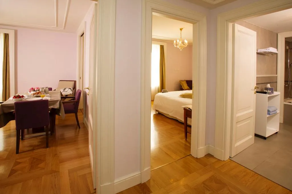 JUNIOR SUITE PRESTIGE Room, Grand Resort Du Lac Et Du Parc, Milan