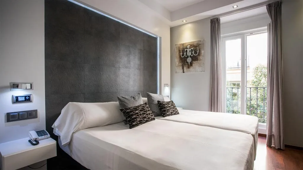 DOUBLE SUPERIOR Room, Regina, Madrid