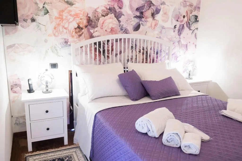 Room, Bed Boutique Napoli Colors, Naples