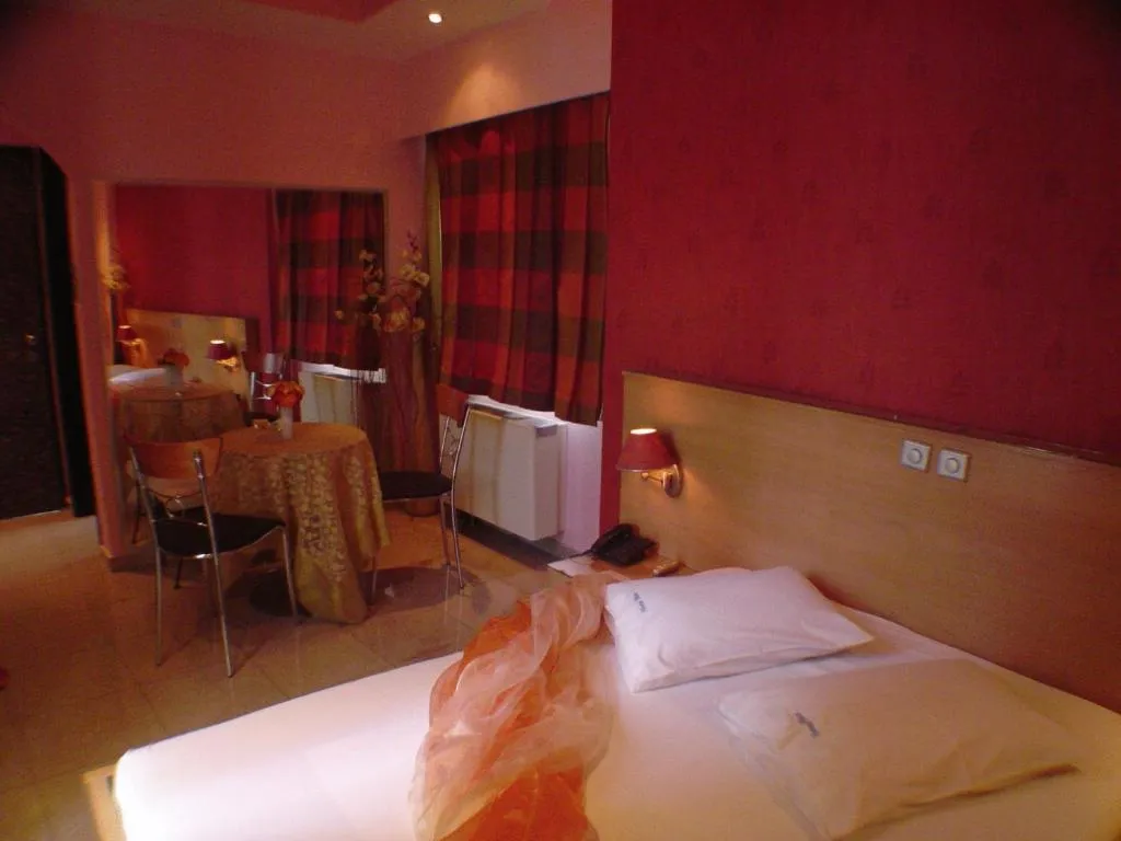 Room, Niki, Athens