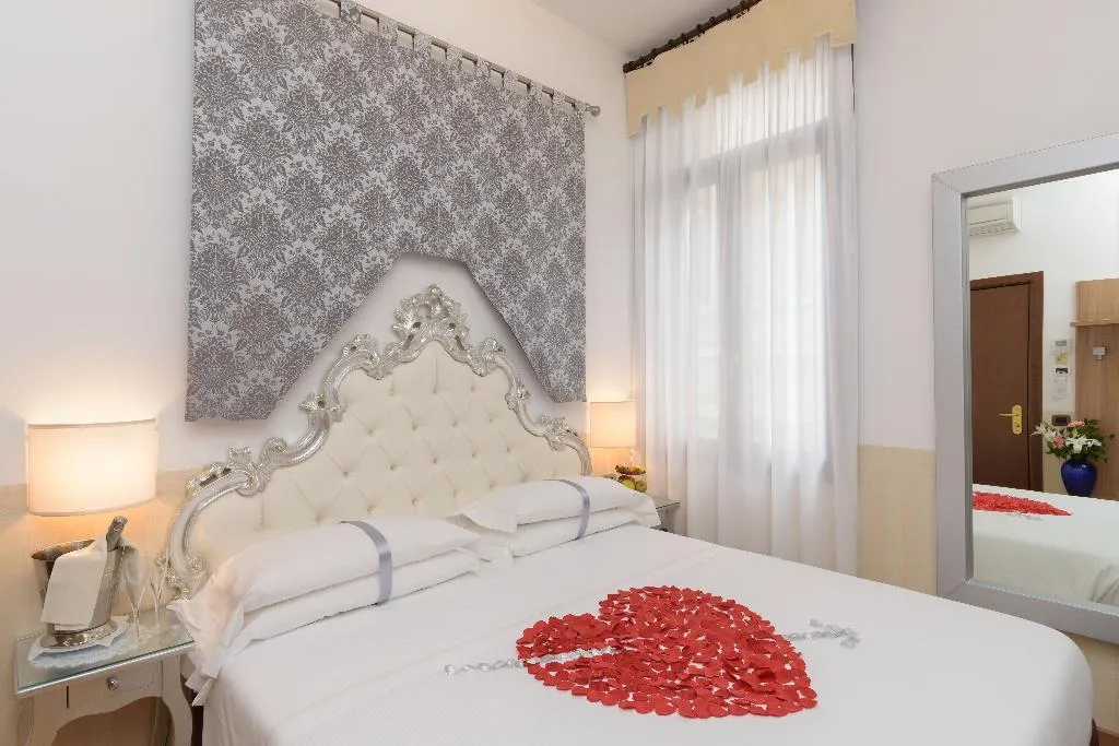 Double or Twin DELUXE Room, UNA HOTELS Ala Venezia - Adults +16, Venice
