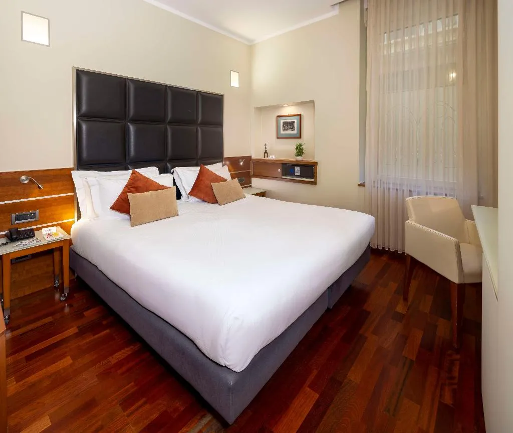 JUNIOR SUITE QUEEN SIZE BED Room, Best Western Hotel Madison, Milan
