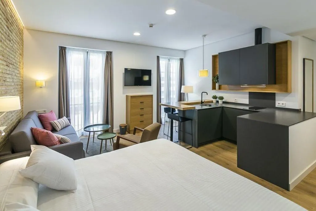 Room, Aquitania Home Suites, Seville