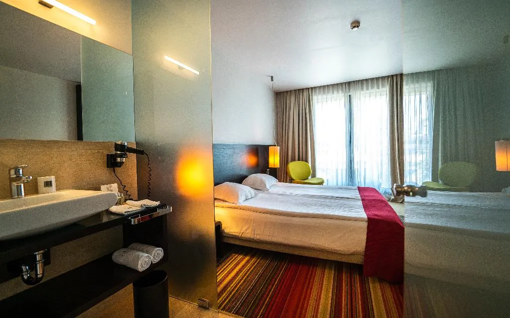DOUBLE STANDARD Room, Modus, Varna