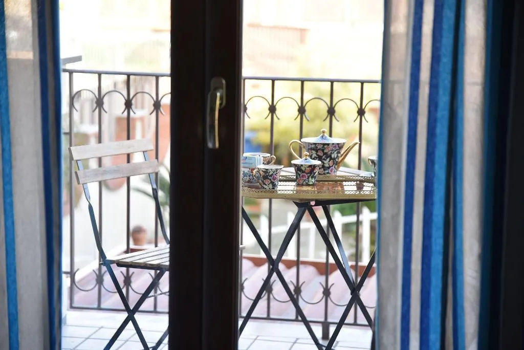 Room, B&B Le Cycas, Naples