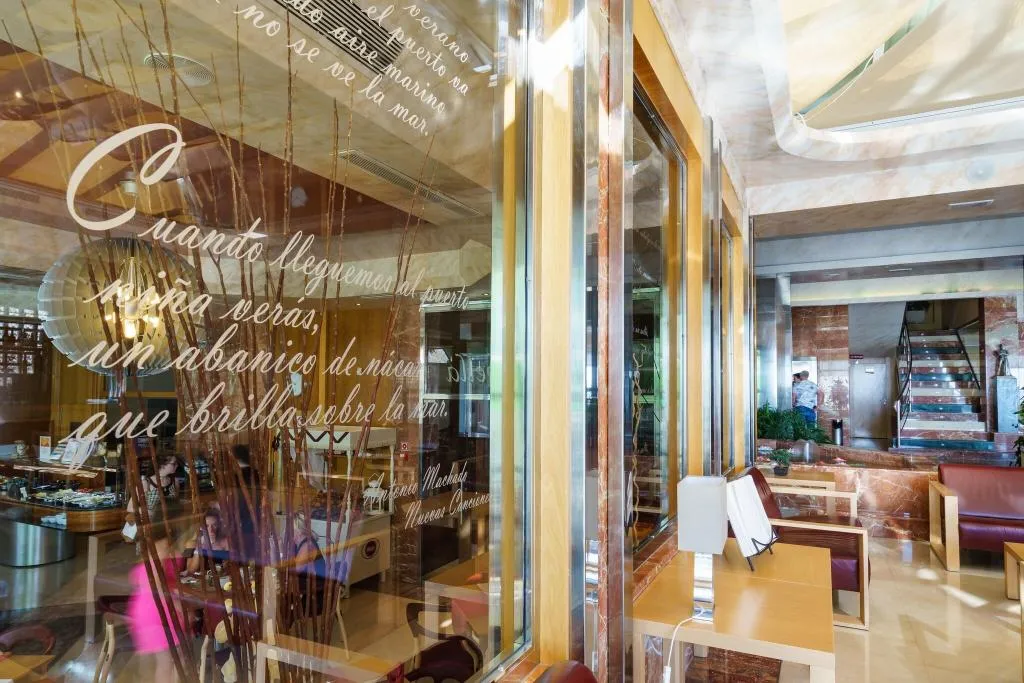 Lobby, Isabel, Costa Del Sol