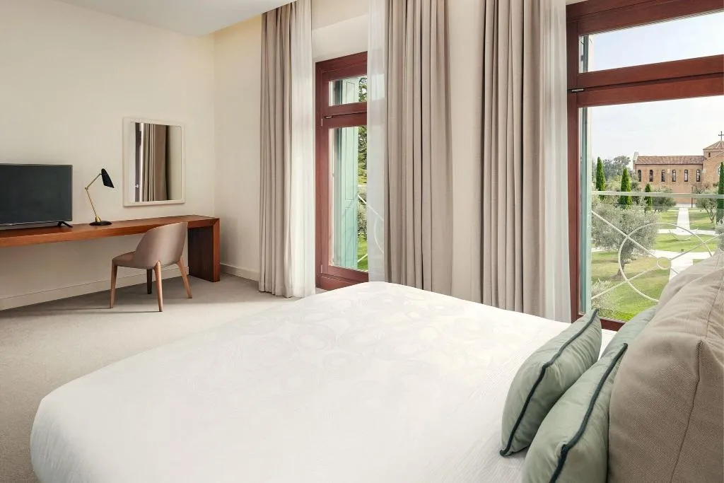 DOUBLE DELUXE KING BED Room, JW Venice, Venice