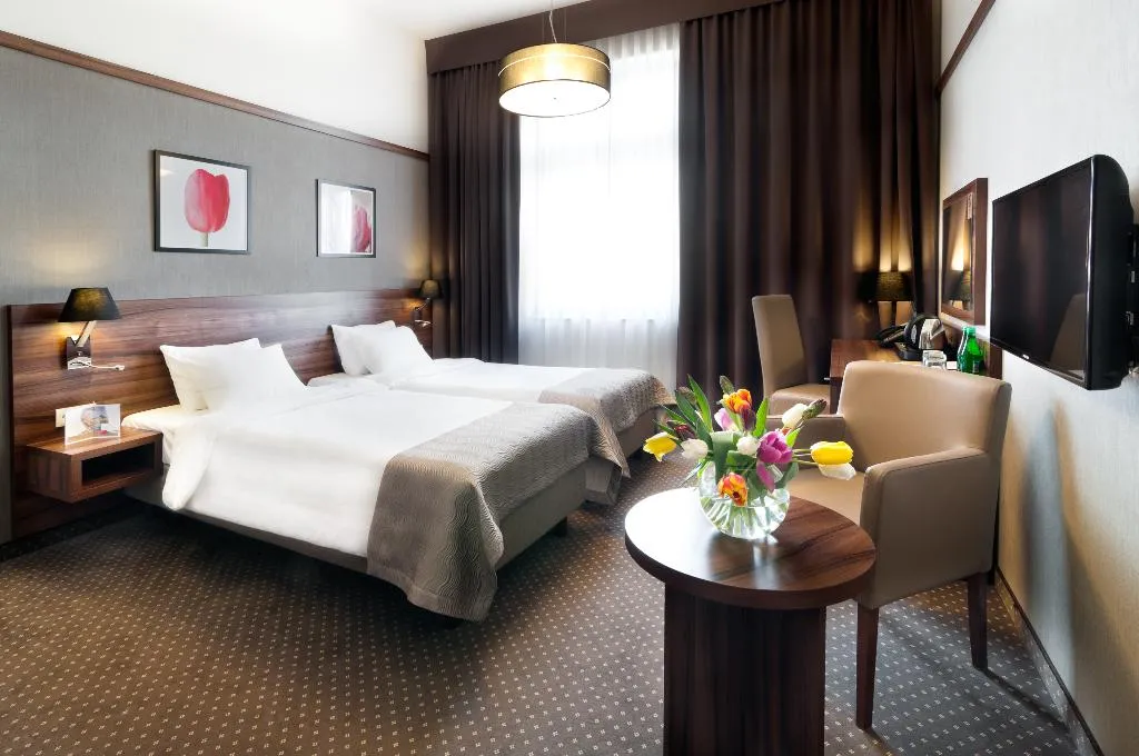 Double or Twin DELUXE Room, Golden Tulip Krakow City Center, Krakow
