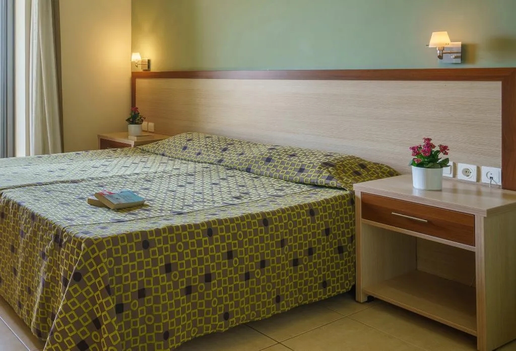 TRIPLE STANDARD Room, Alianthos Beach Hotel, Crete