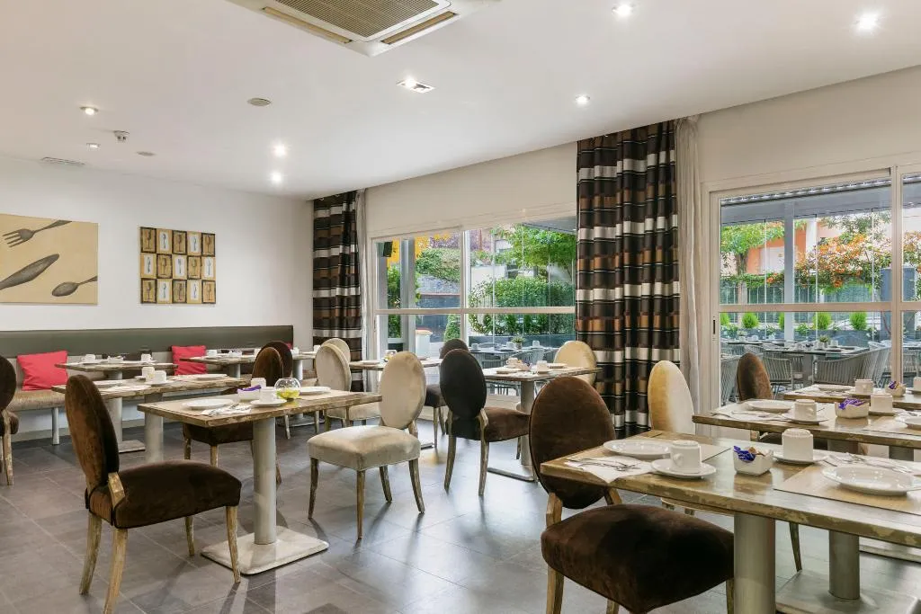 Restaurant, Globales Acis & Galatea Hotel, Madrid