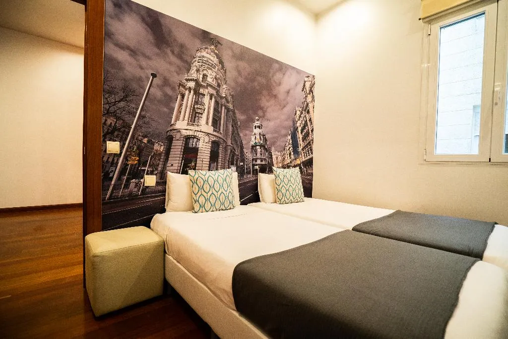 APARTMENT FOUR BEDROOMS TWO BATHROOMS Room, Smartr Madrid Atocha, Madrid