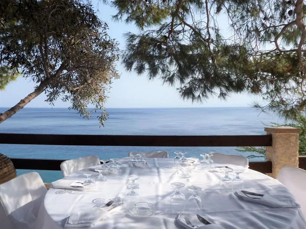 Sports and Entertainment, Hotel Cokkinis, Athens