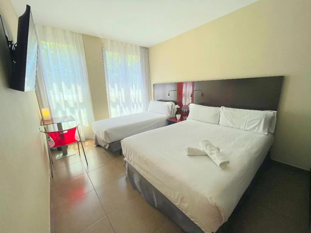 TRIPLE STANDARD Room, Teatre Auditori, Barcelona