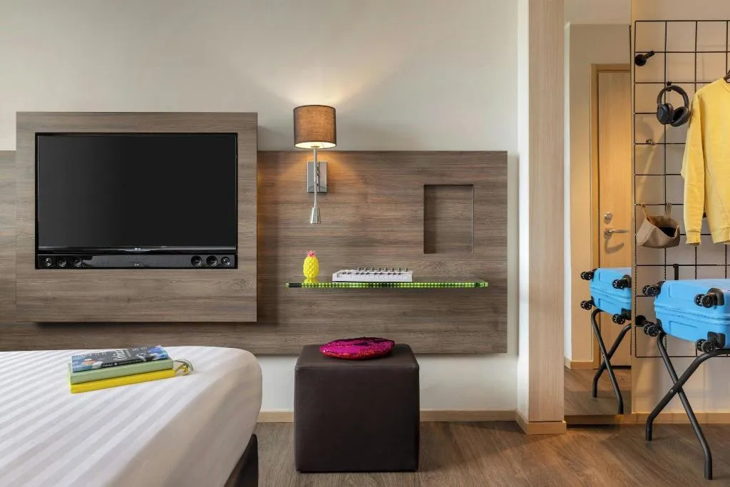 DOUBLE QUEEN SIZE BED Room, Moxy Milan Airport, Milan