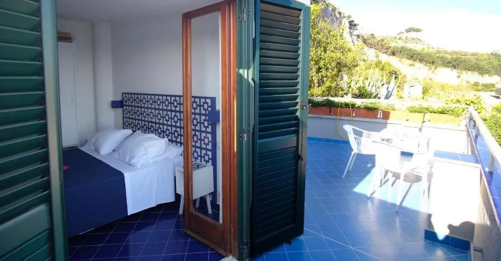 Double or Twin DELUXE SEA VIEW Room, Baia Di Puolo, Naples