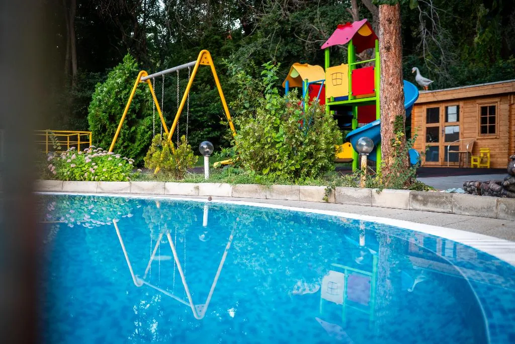 Pool, MiRaBelle, Varna