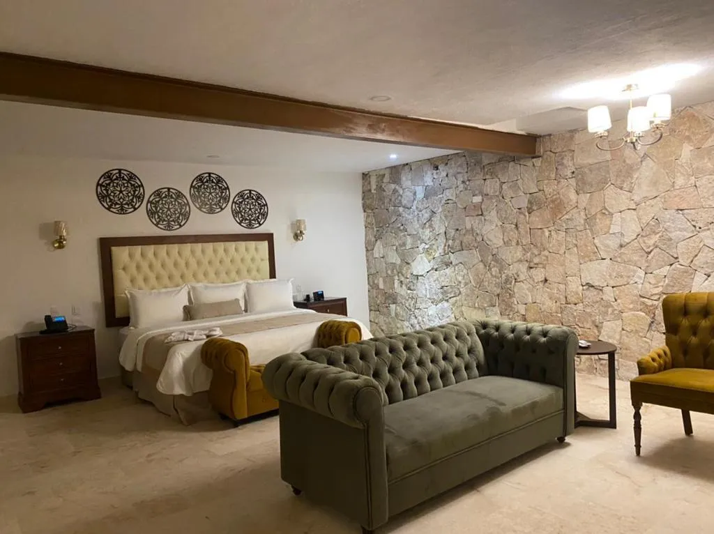 JUNIOR SUITE ONE BED Room, Real Hispano, Cancun Area