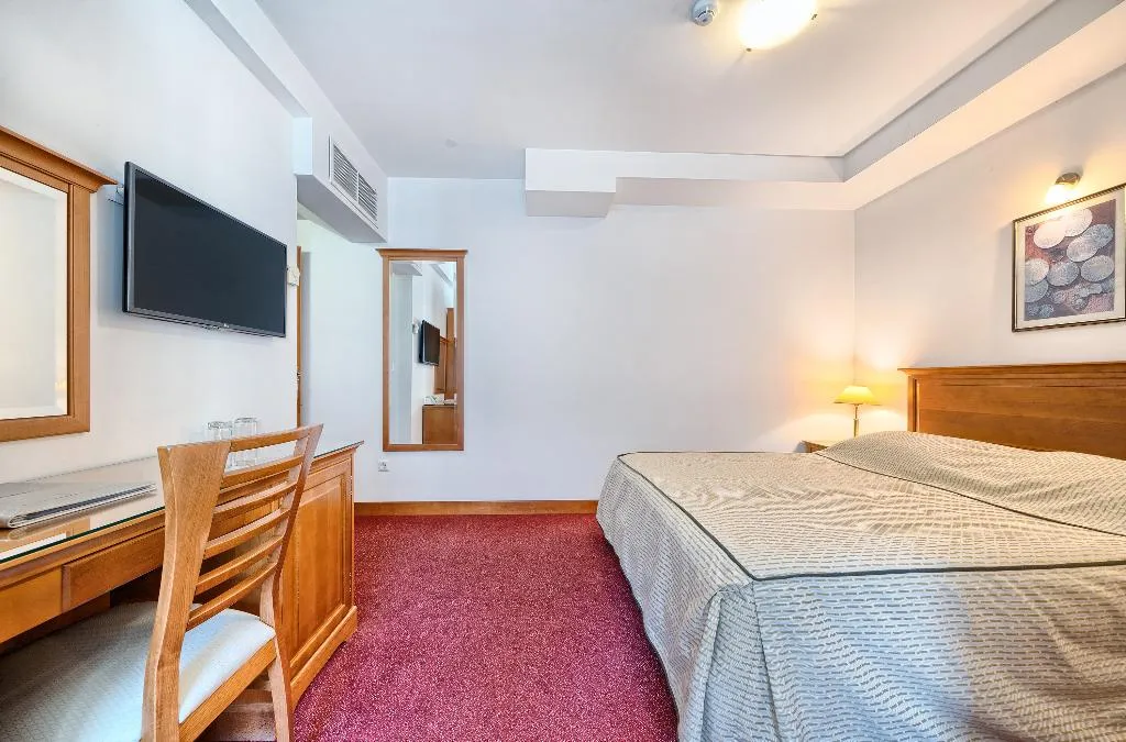 DOUBLE SINGLE USE SIDE SEA VIEW ONE BEDROOM Room, Villa Dvor, Split