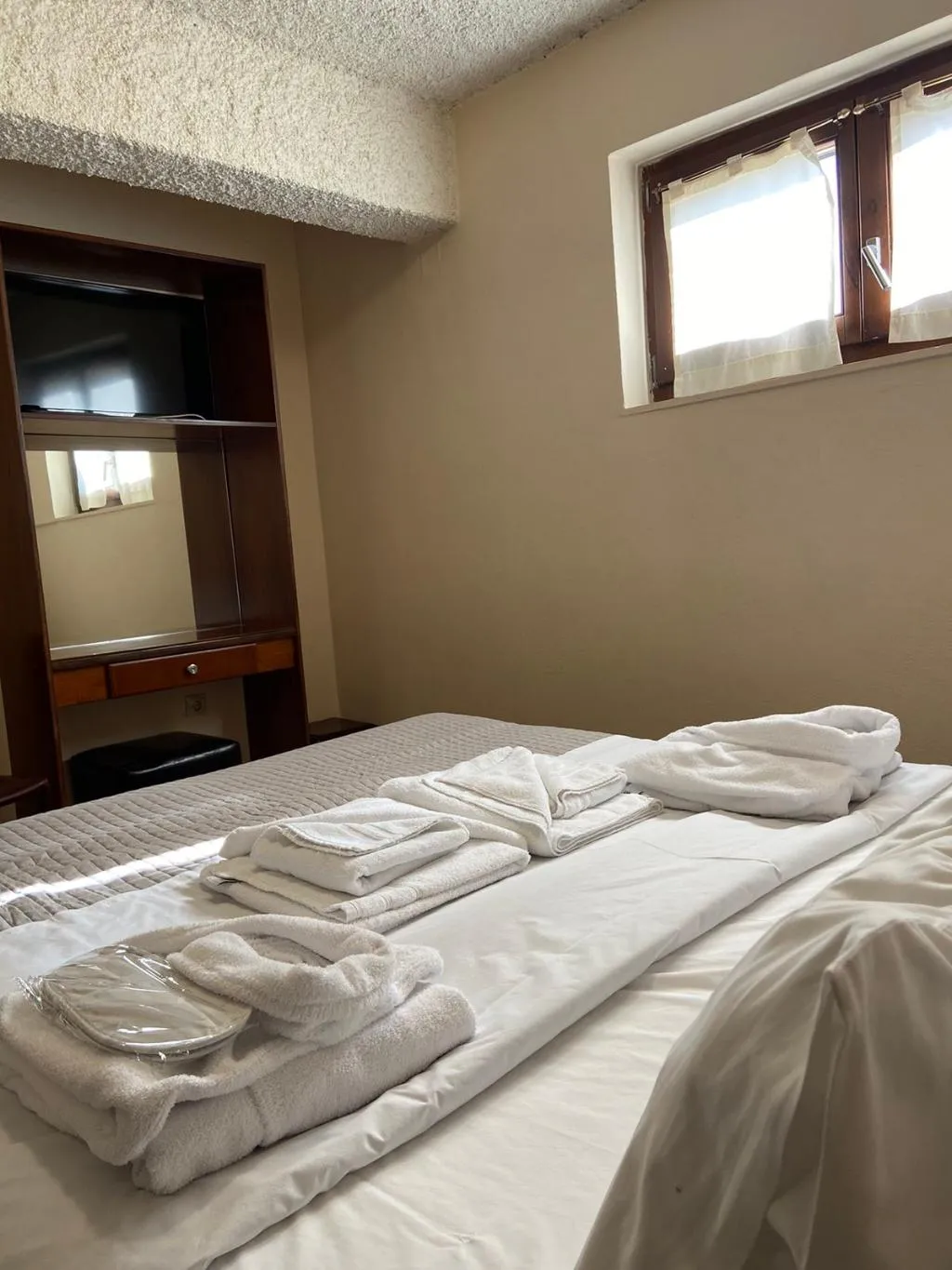 FAMILY ROOM basement Room, Menalia Villa's & Suites, Athens