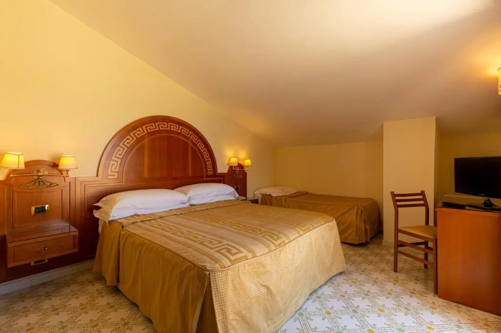 TRIPLE STANDARD Room, Villa Igea, Naples