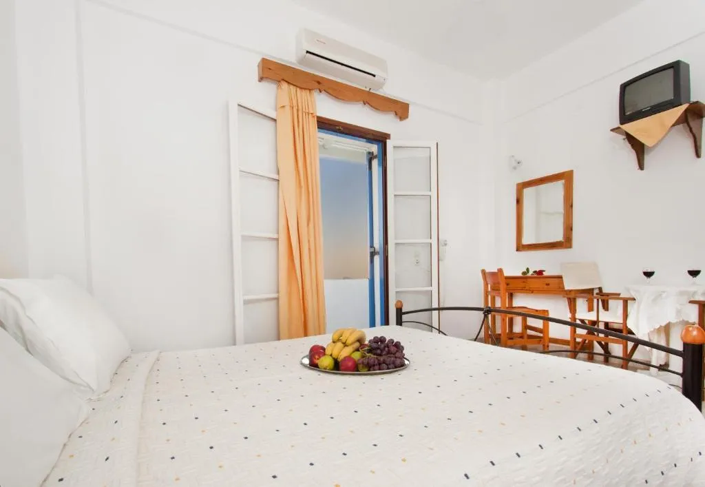 TRIPLE GARDEN VIEW Room, Caldera Romantica, Santorini