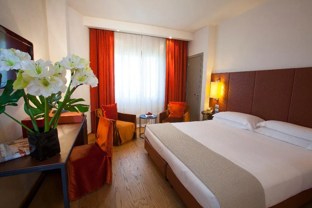 Double or Twin DELUXE Room, Starhotels Michelangelo Firenze, Florence