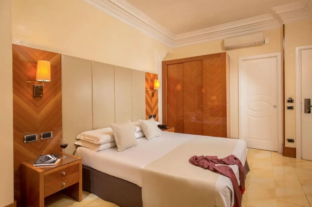 Room, Sonya, Rome
