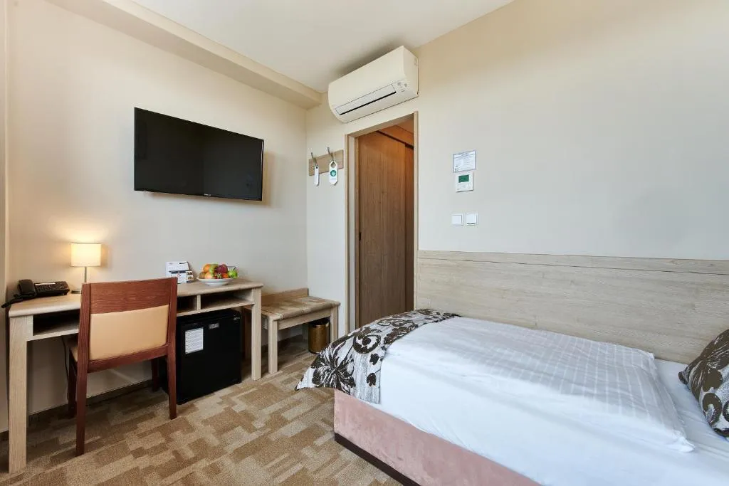 SINGLE BASIC Room, Wellness Hotel Step, Prague