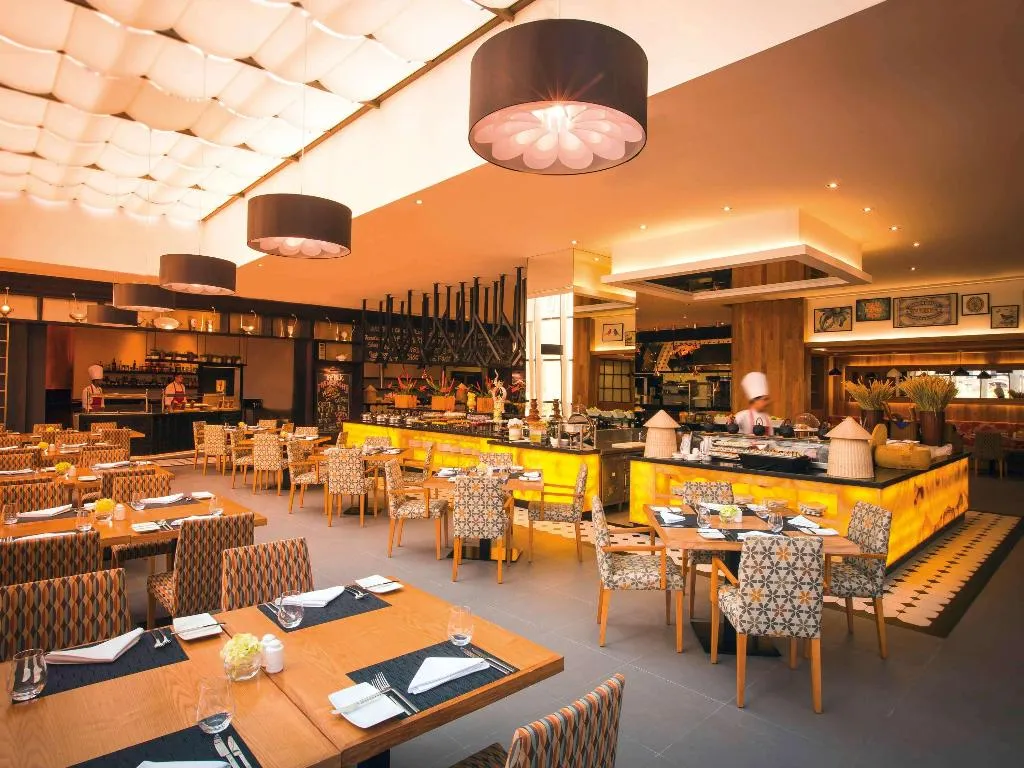 Restaurant, Movenpick Hotel Jumeirah Beach, Dubai