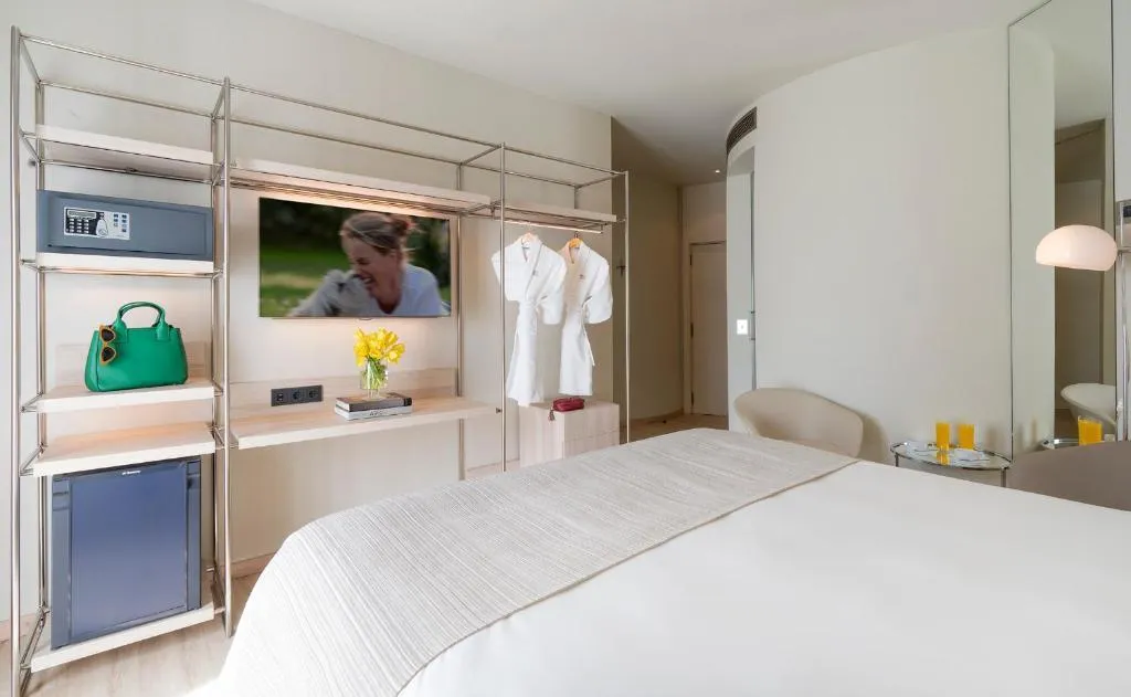 DOUBLE DELUXE Room, Cram, Barcelona