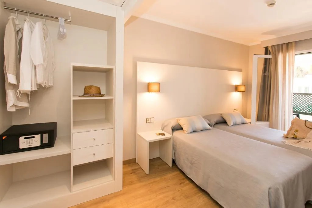 APARTMENT CAPACITY 4 TWO BEDROOMS Room, Minura Cala Galdana & Apartamentos d´Aljandar, Menorca