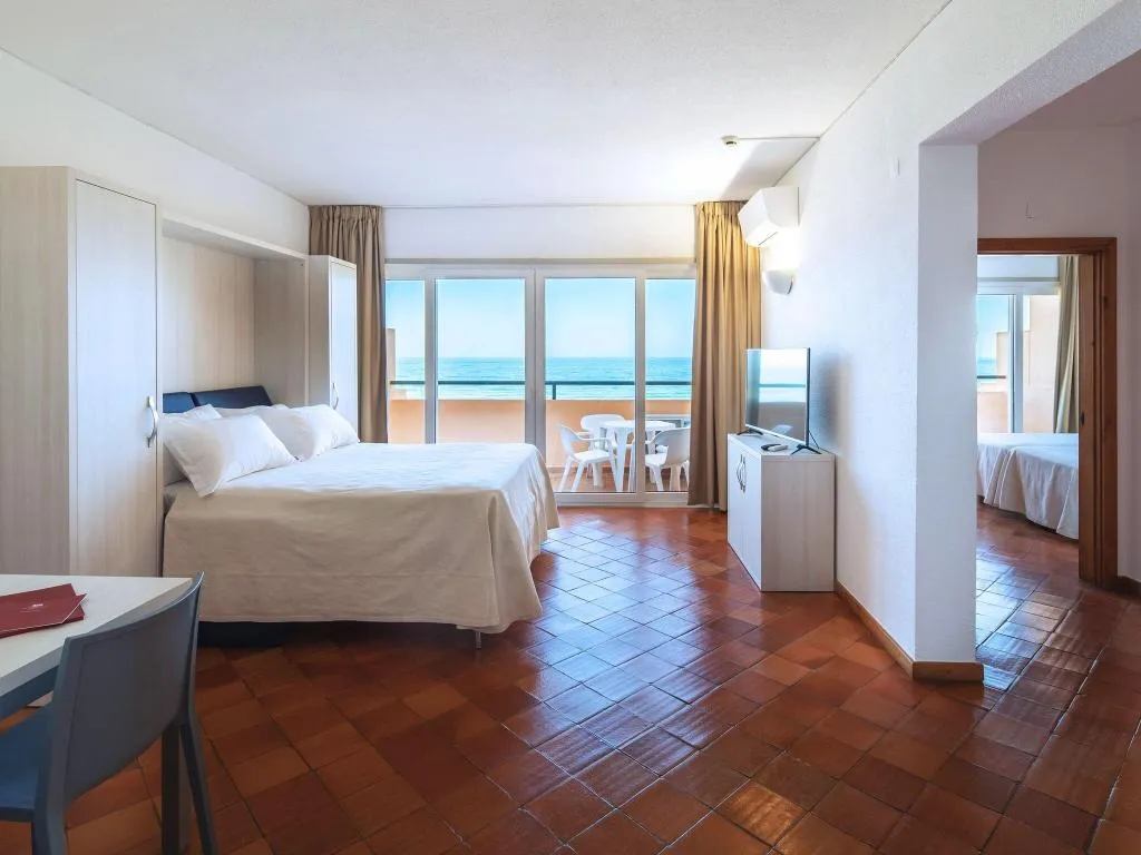 Room, Meia Praia Lagos, Algarve