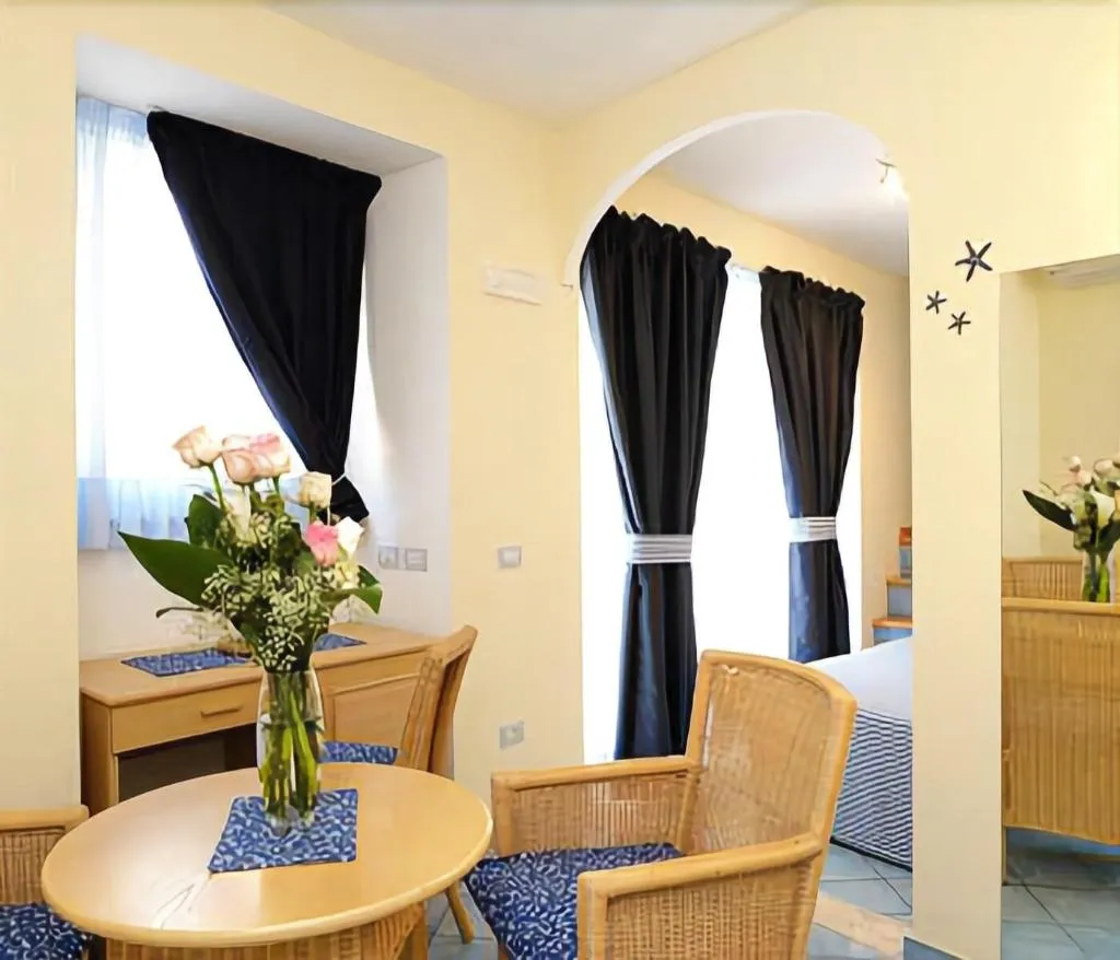 Room, Sharon House, Naples