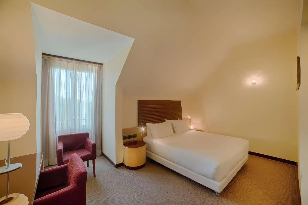 Room, NH Milano 2, Milan