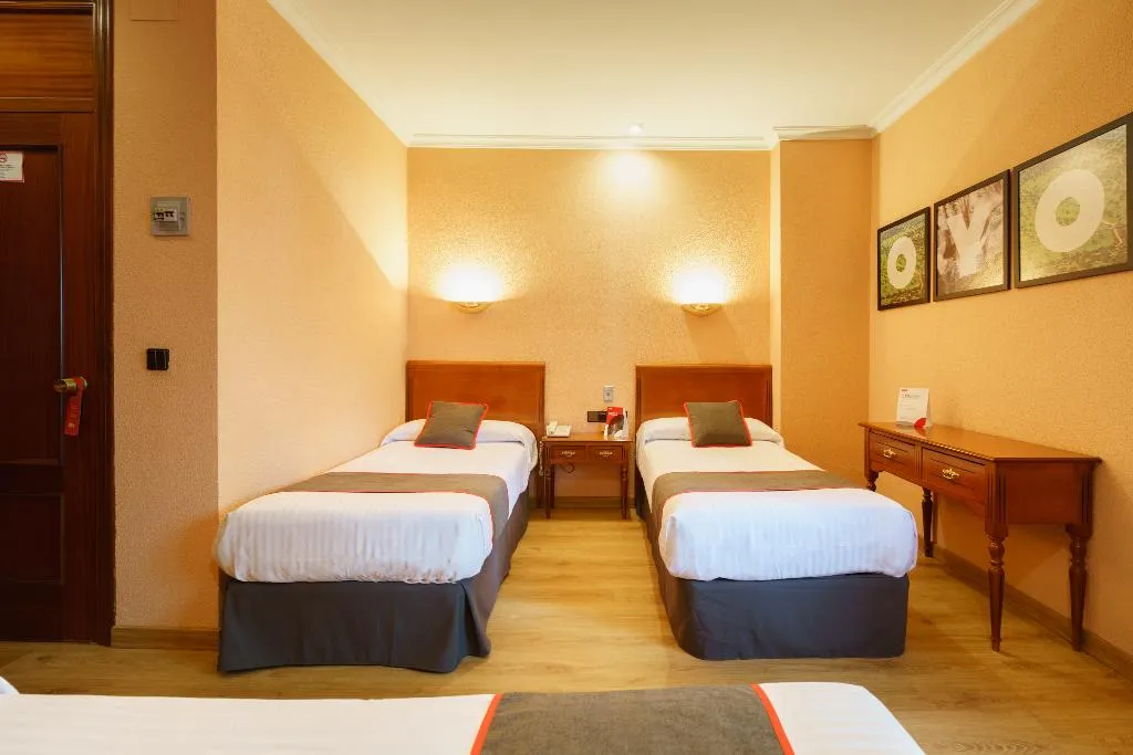 TRIPLE STANDARD Room, Los Castaños, Seville