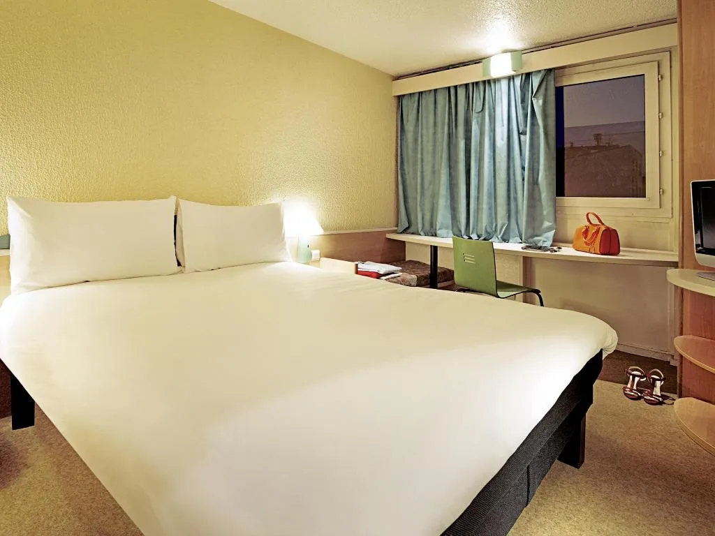 DOUBLE WITH DOUBLE BED Room, Ibis Guimaraes, Porto