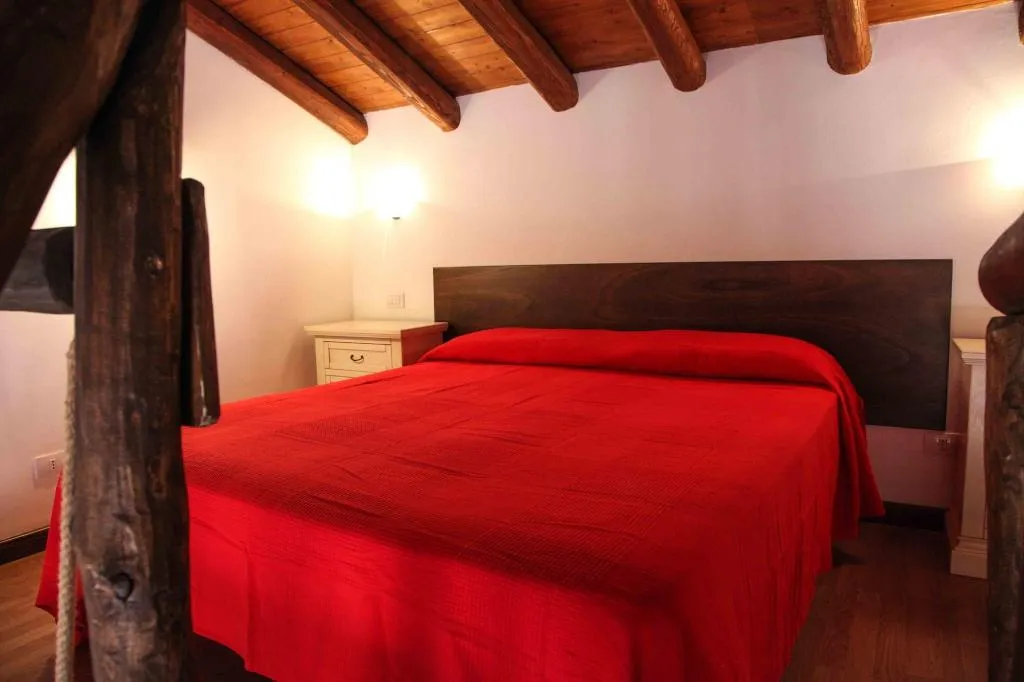 Room, Galea, Catania