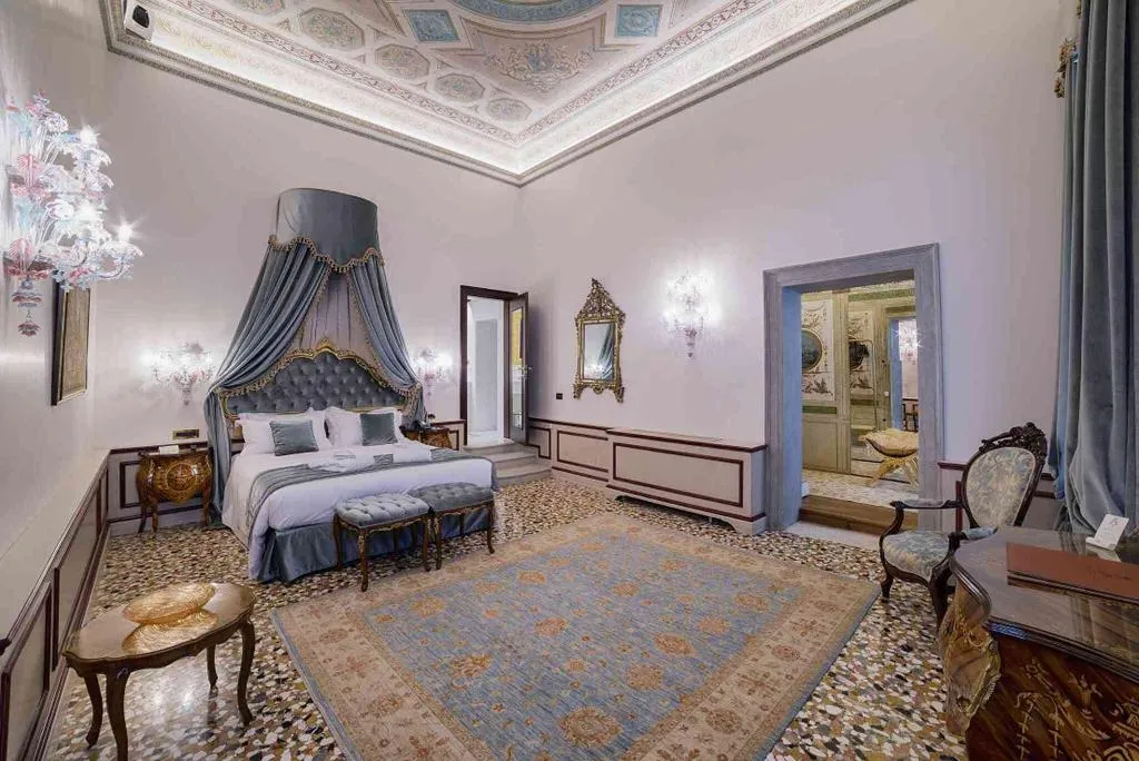 SUITE CANAL VIEW Room, Nani Mocenigo Palace, Venice