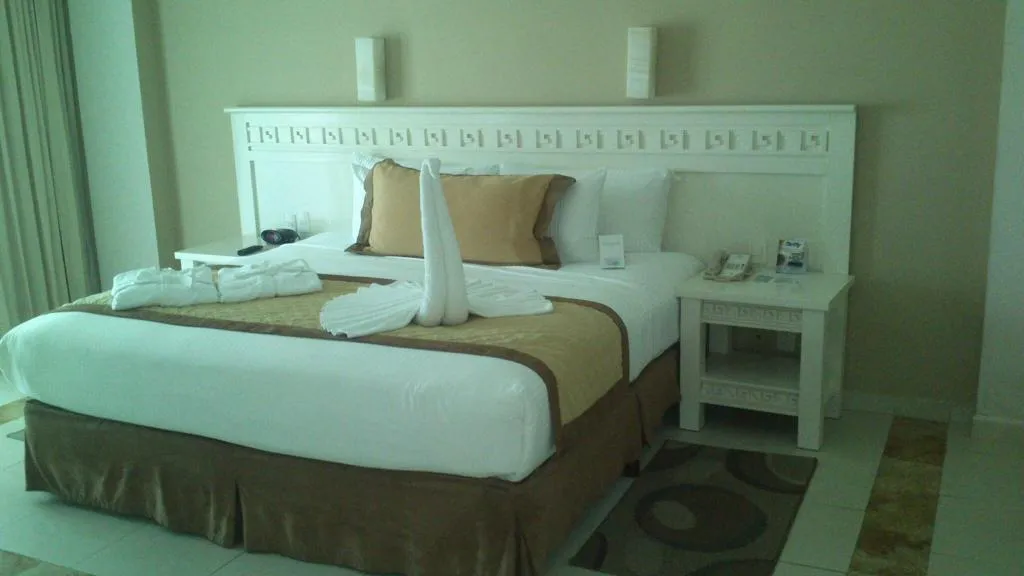 QUADRUPLE DELUXE OCEAN VIEW Room, BlueBay Grand Esmeralda, Playa Del Carmen