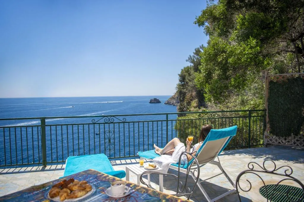 JUNIOR SUITE SEA VIEW WITH TERRACE Room, Villa Maria Pia, Naples