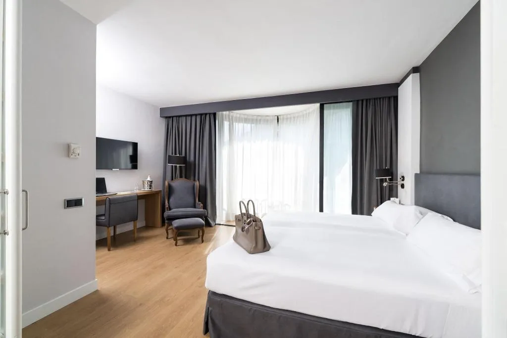 JUNIOR SUITE WITH DOUBLE BED Room, Guitart Grand Passage, Barcelona