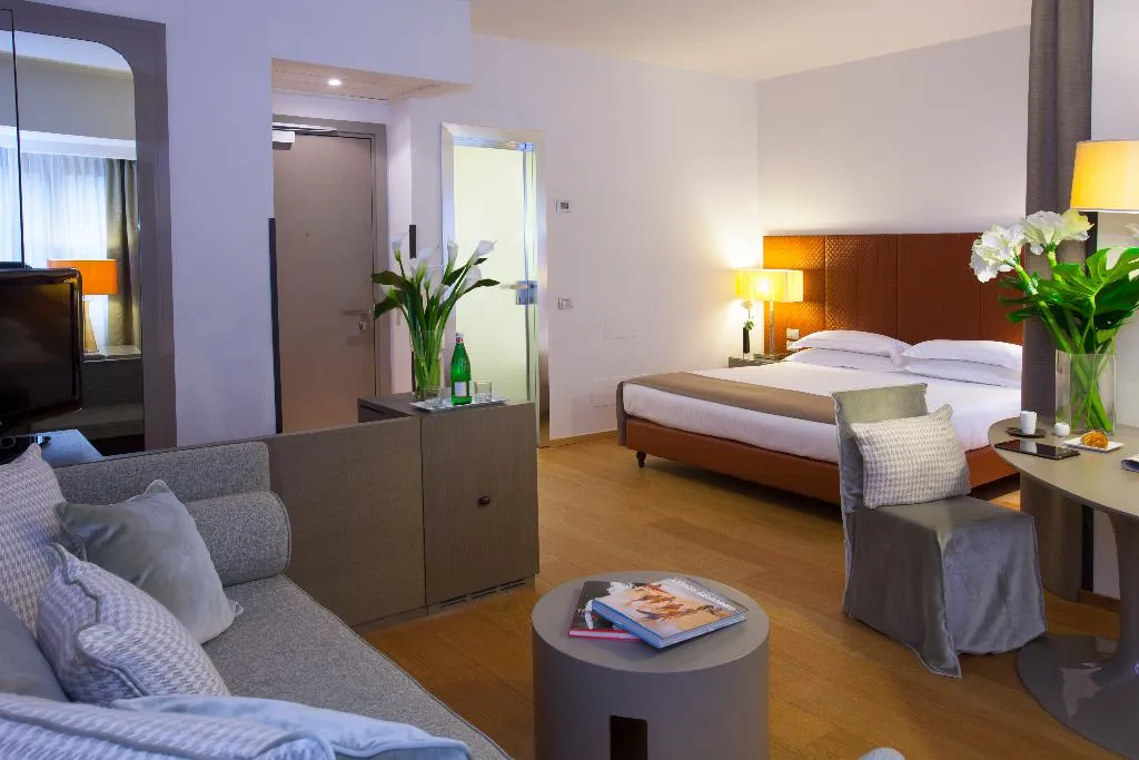 JUNIOR SUITE STANDARD Room, Starhotels Michelangelo Firenze, Florence