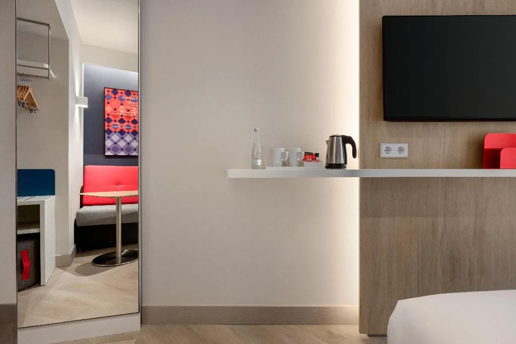 DOUBLE Accessible KING SIZE BED Room, Holiday Inn Express Porto Boavista, Porto