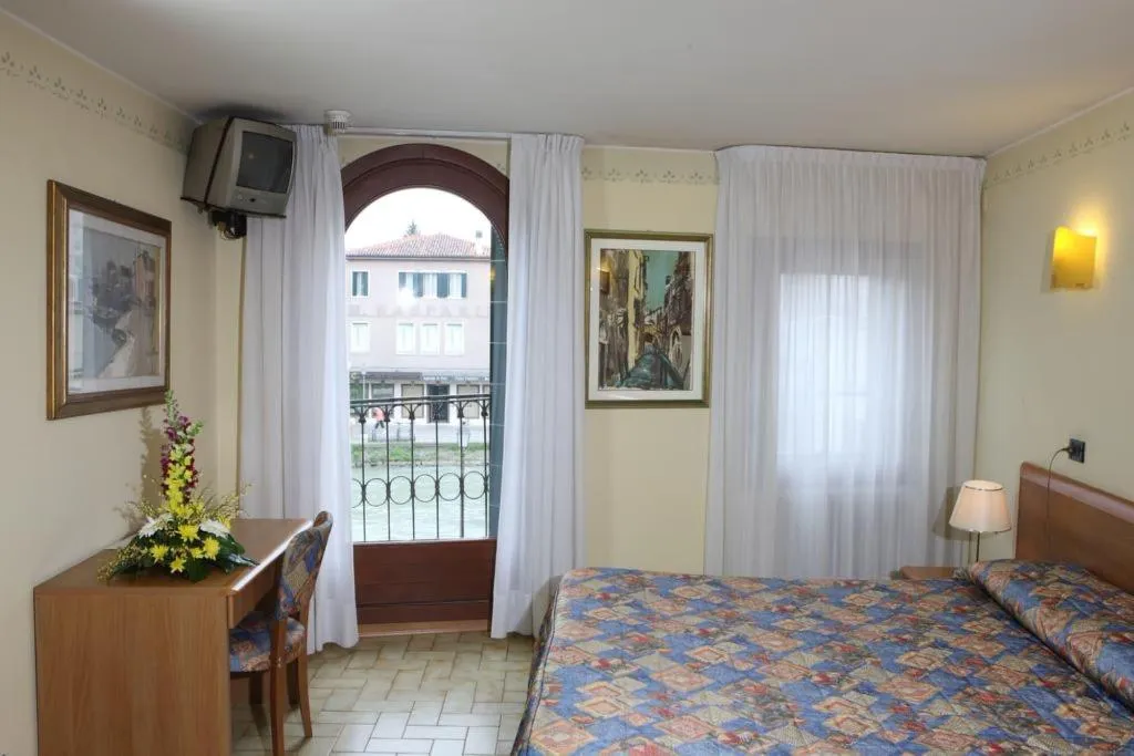Room, Albergo Alla Campana, Venice