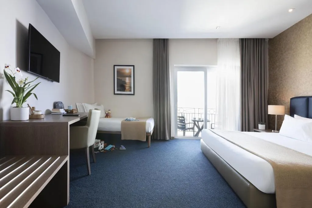 FAMILY ROOM KING SIZE BED Room, The Waterfront Hotel, Malta