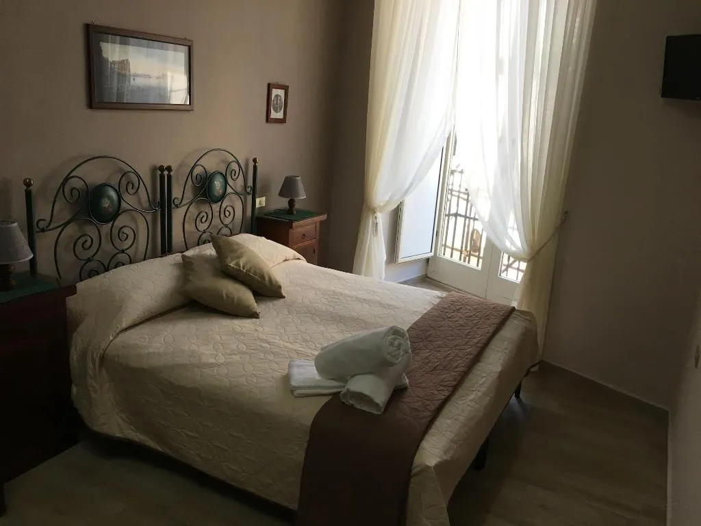Room, Soggiorno Paradiso Due, Naples